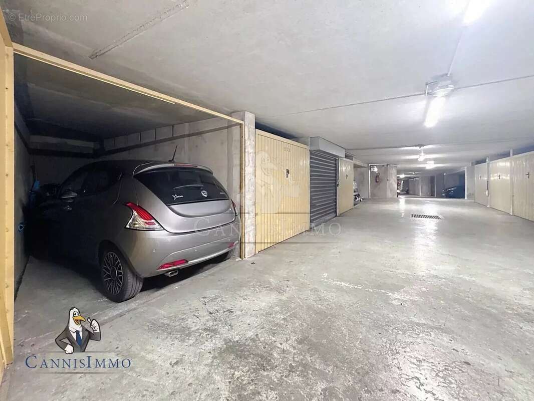 Parking à CANNES