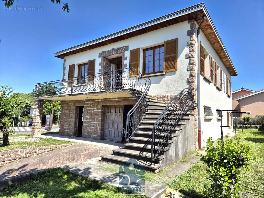 Maison 7 pièces avec balcon et garage - photo 2