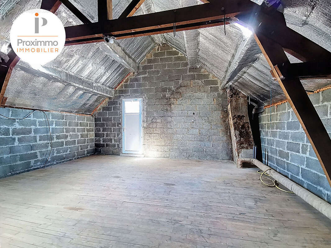 Maison a renover avec beau potentiel - photo 12