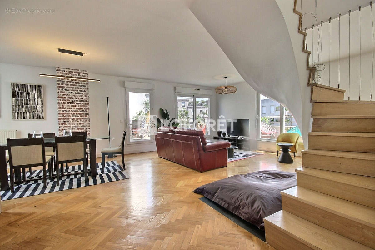 Appartement à COURBEVOIE