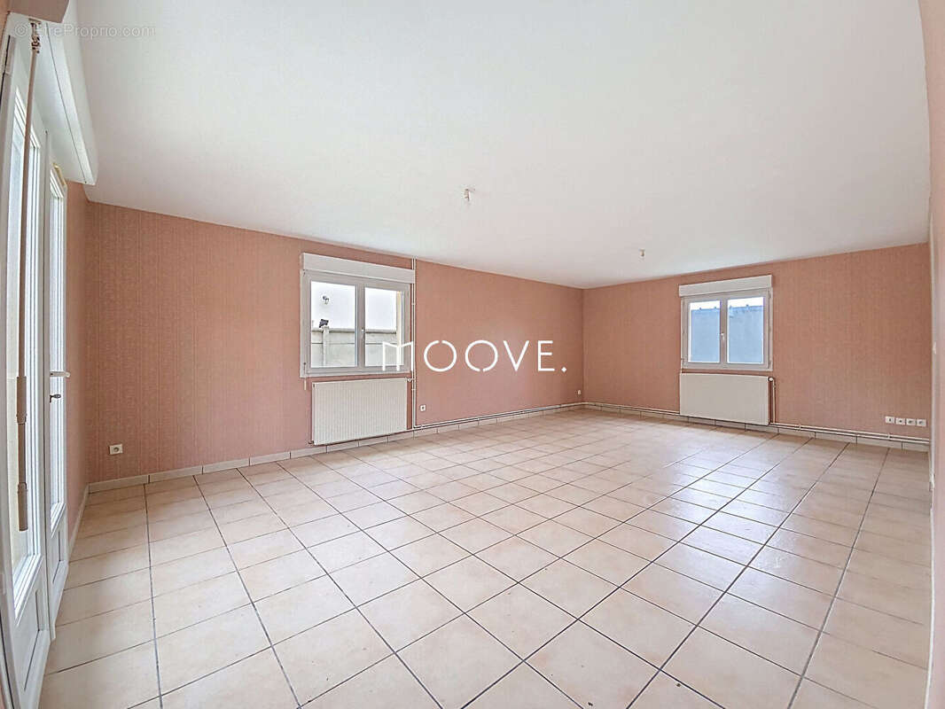 Maison à SAINT-ETIENNE-DU-ROUVRAY