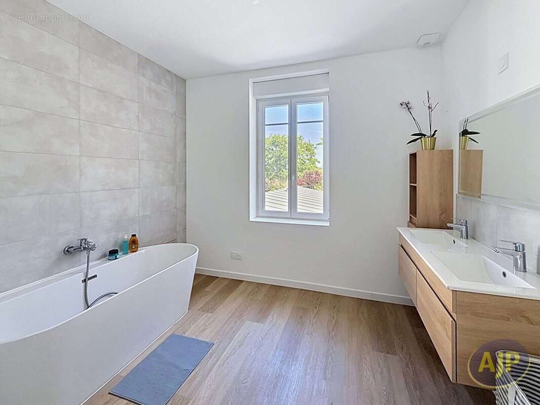 Maison  Bourg Saffré 6ch - photo 13