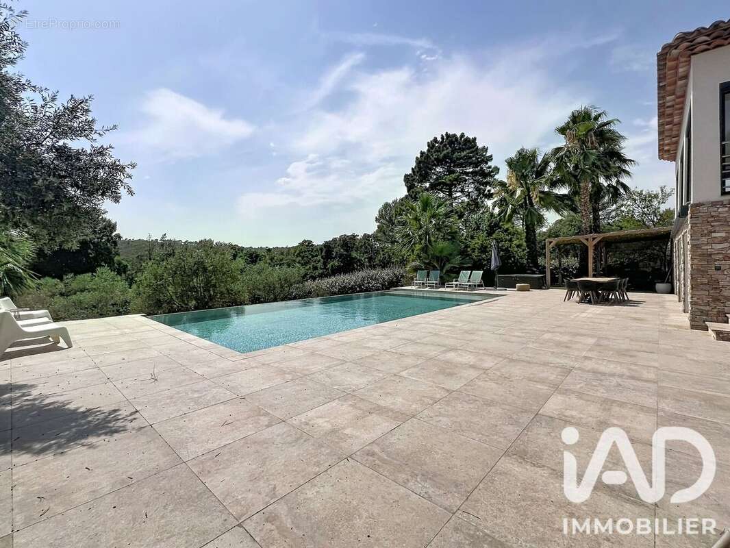 Maison 400 m² à Roquebrune-Sur-Argens  - photo 6