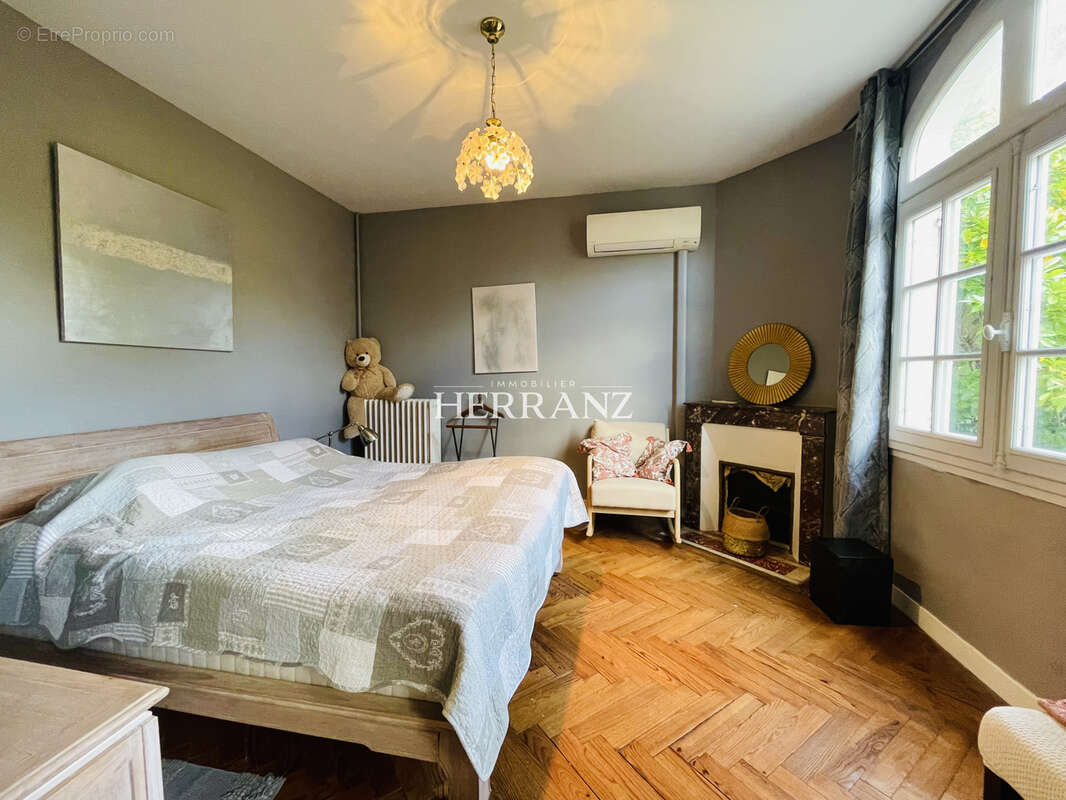 maison de 180m2 avec 5 chambres, garages, dépendance sur 1500m2 de terrain - photo 7