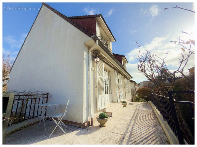 Maison à FONTENAY-LE-FLEURY