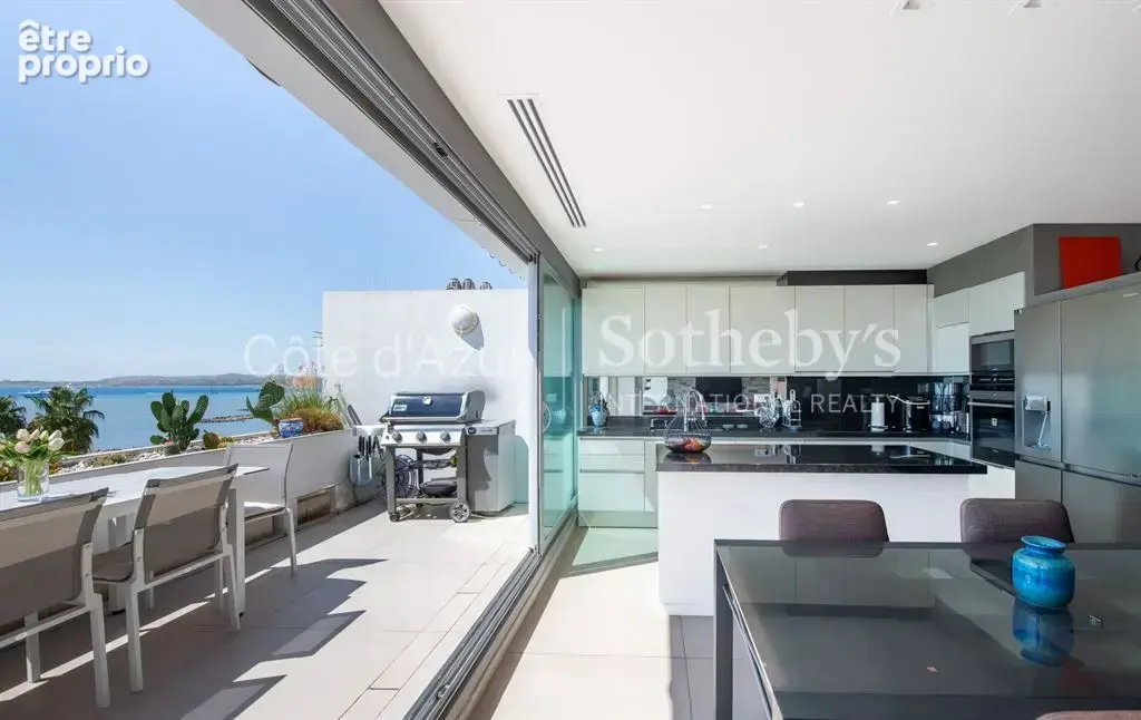 Saint Laurent du Var, penthouse 3 pièces de 88 m² avec 115 m² de terrasses et vue mer - photo 4