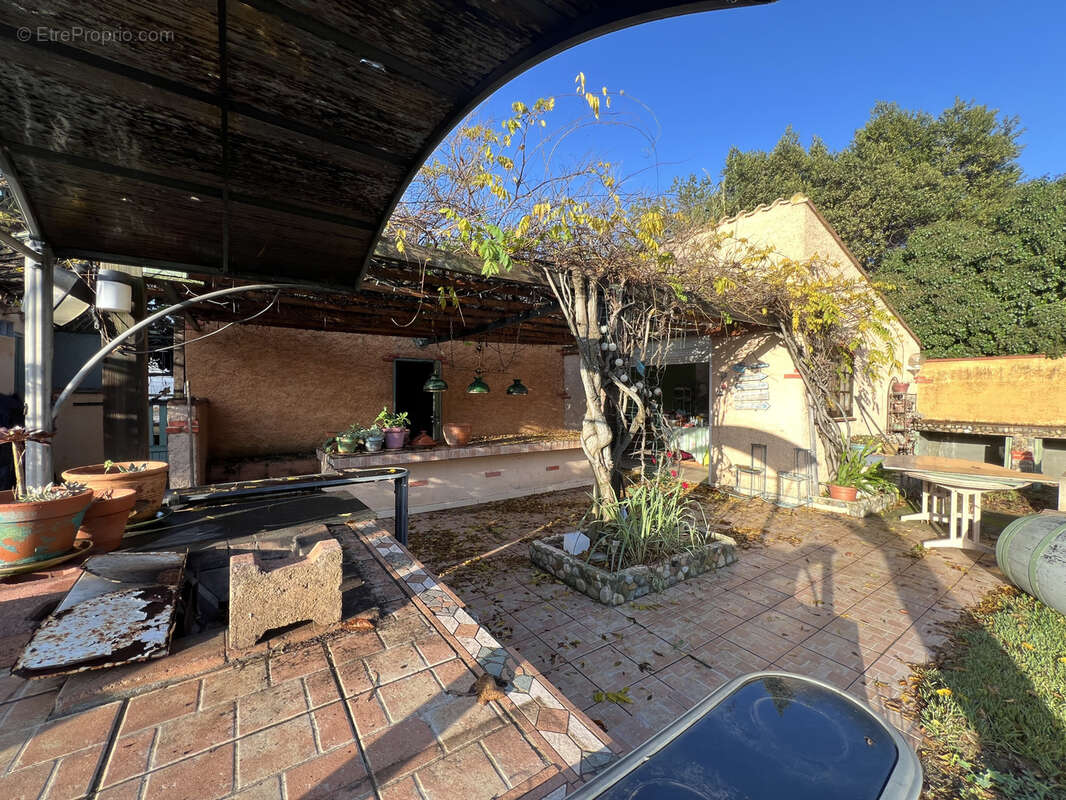 Terrain à SAINT-ESTEVE