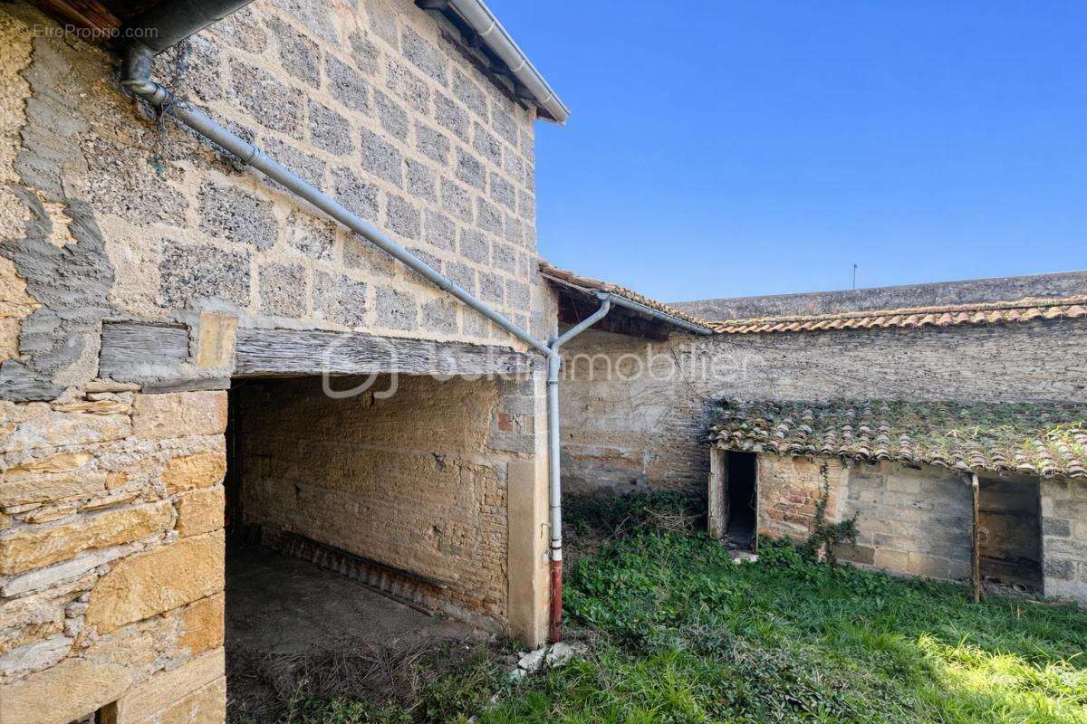 Maison à CRECHES-SUR-SAONE