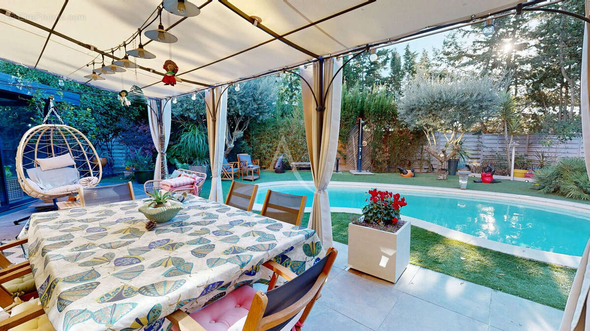 Villa 147 m², 4 chambres, Piscine chauffée, Grand Garage, Terrain 1200 m² - photo 2