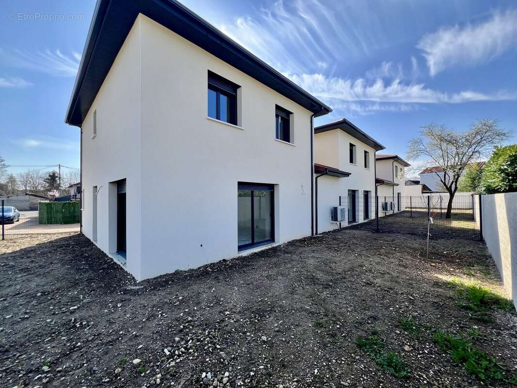 Maison à PONT-DE-CHERUY