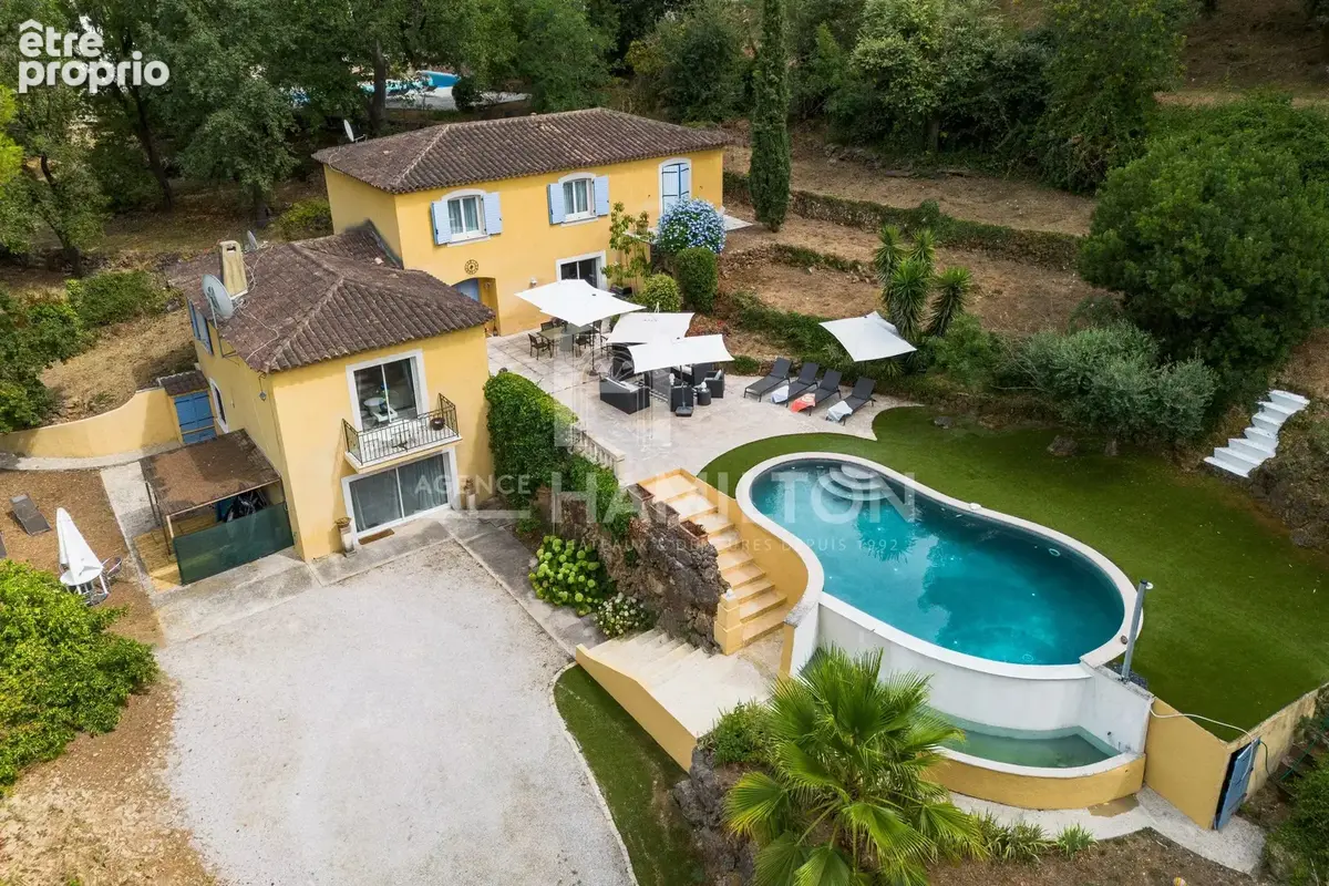 Villa de prestige au sein d’un domaine privé d’exception avec vue panoramique - photo 1