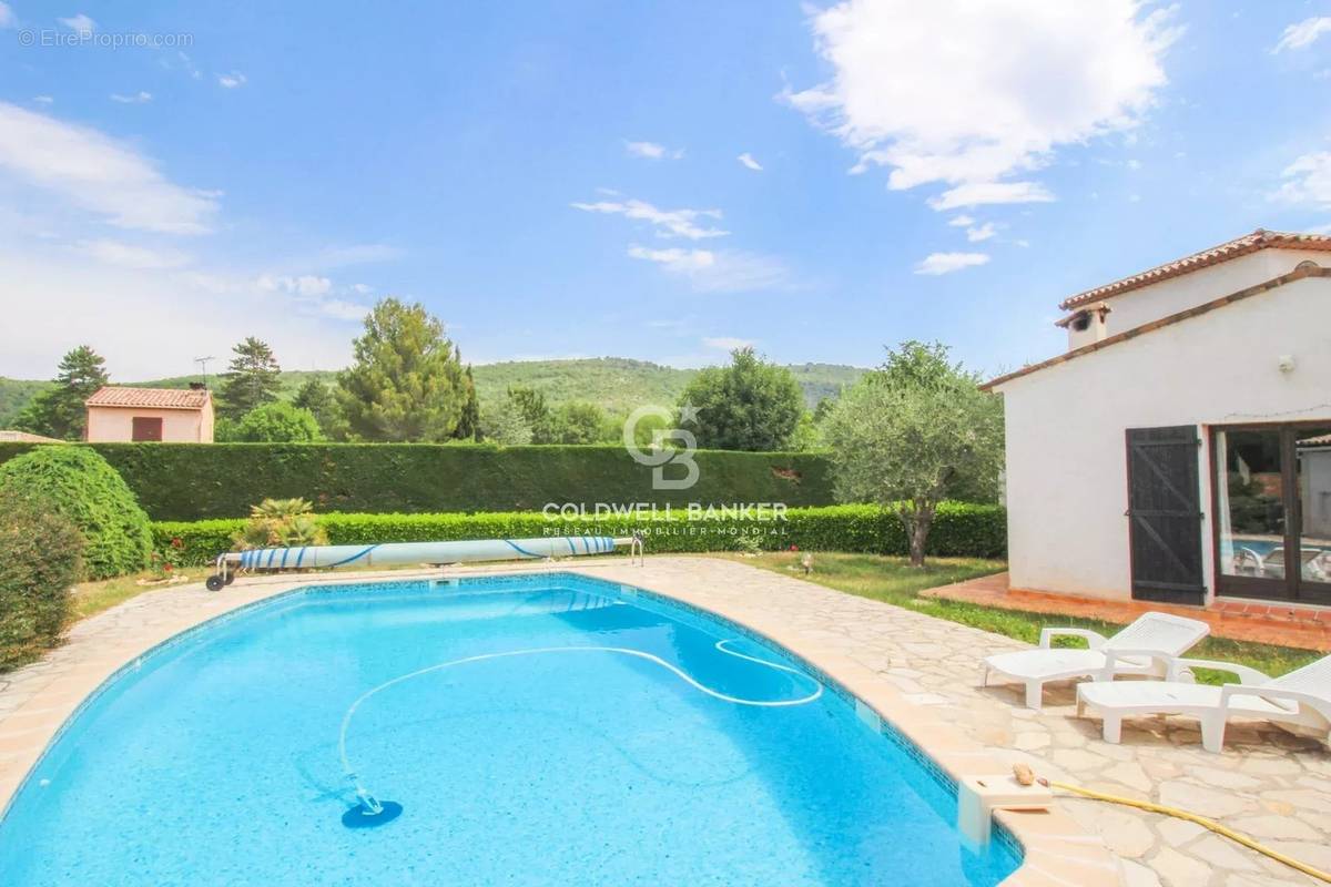 Maison à SAINT-CEZAIRE-SUR-SIAGNE