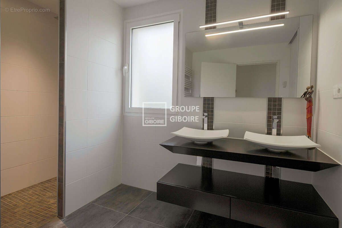 Maison à MONTGERMONT