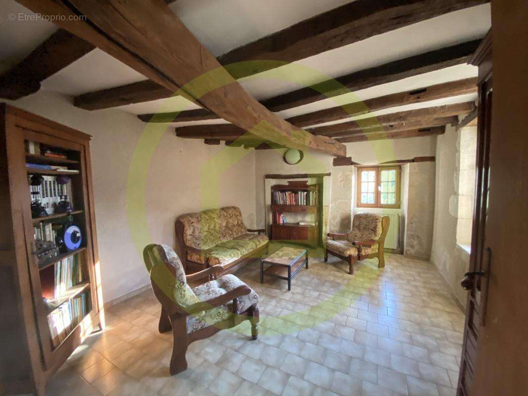 Maison à SAINT-GENEST-D'AMBIERE