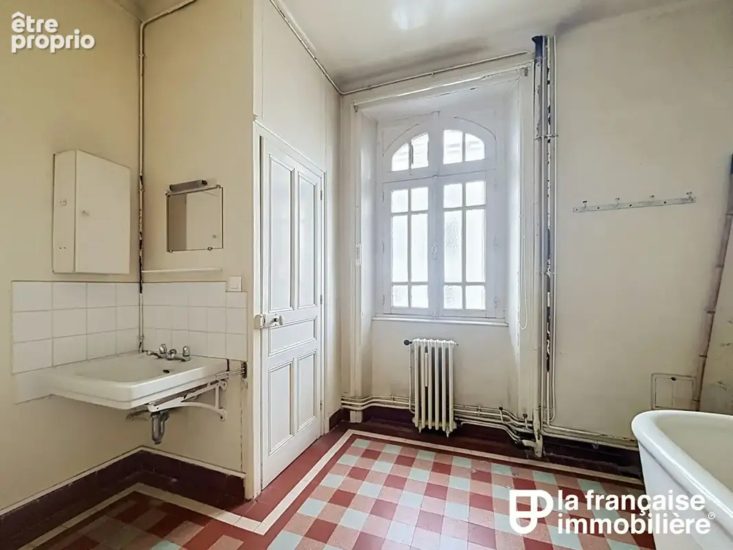 Quartier Jeanne d'Arc - Maison de caractère de 192 m²  - 5 chambres  - Jardin - Sous-sol - Carport - photo 3