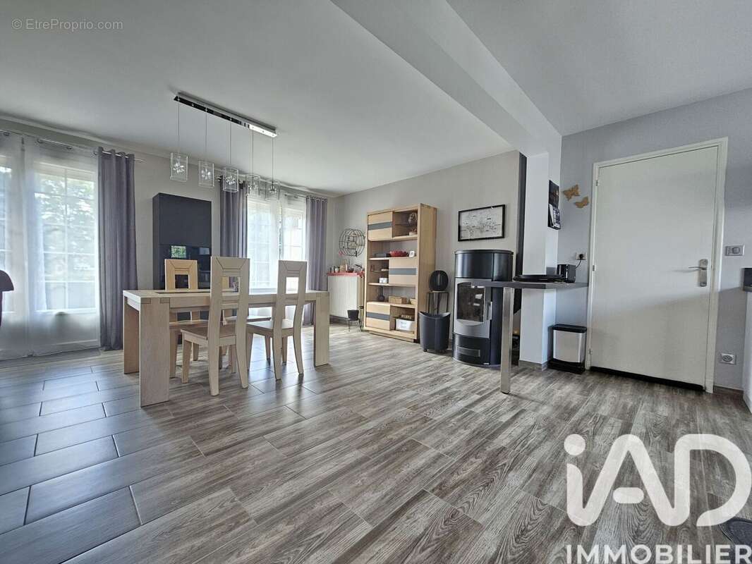 Maison 142 m² à Coulaines  - photo 6