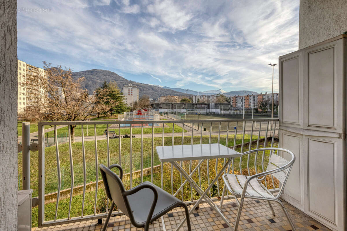 Appartement à SAINT-MARTIN-D'HERES