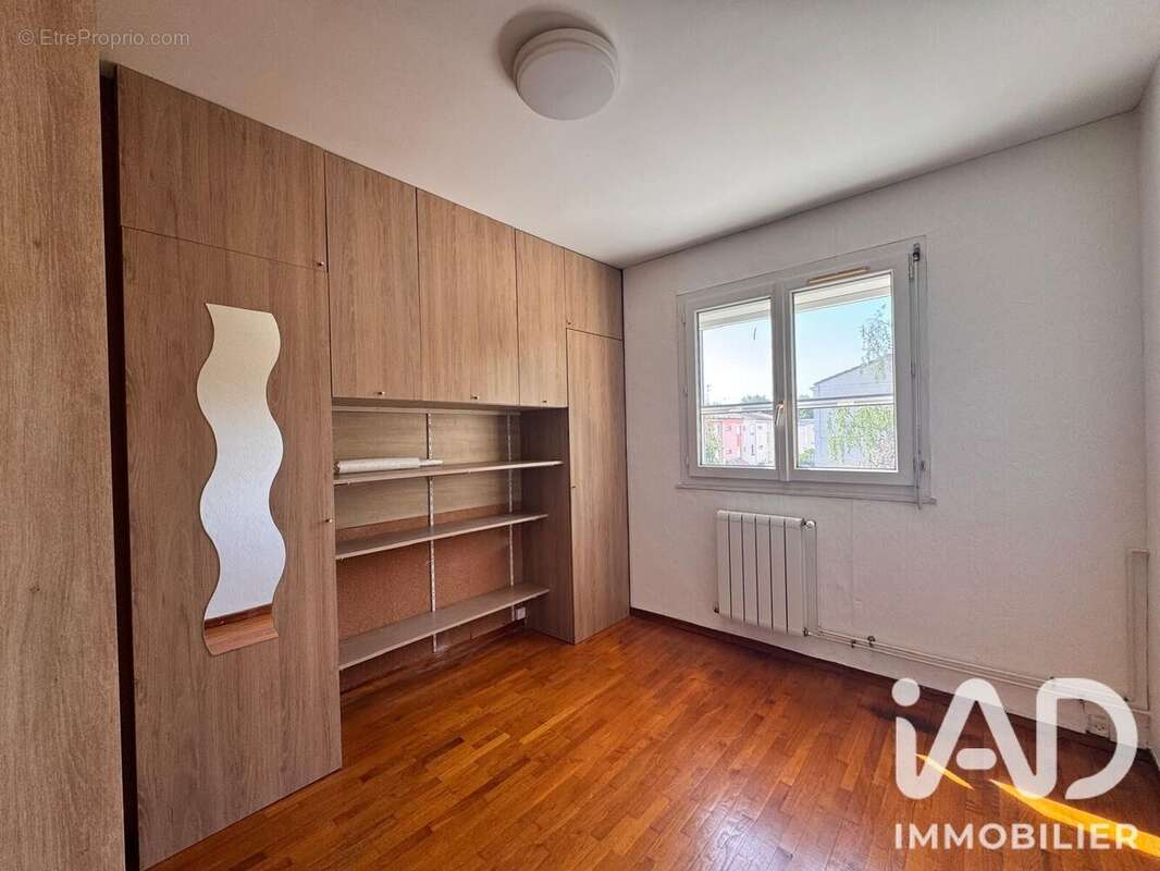 Appartement 93 m² à La Queue-En-Brie  - photo 6