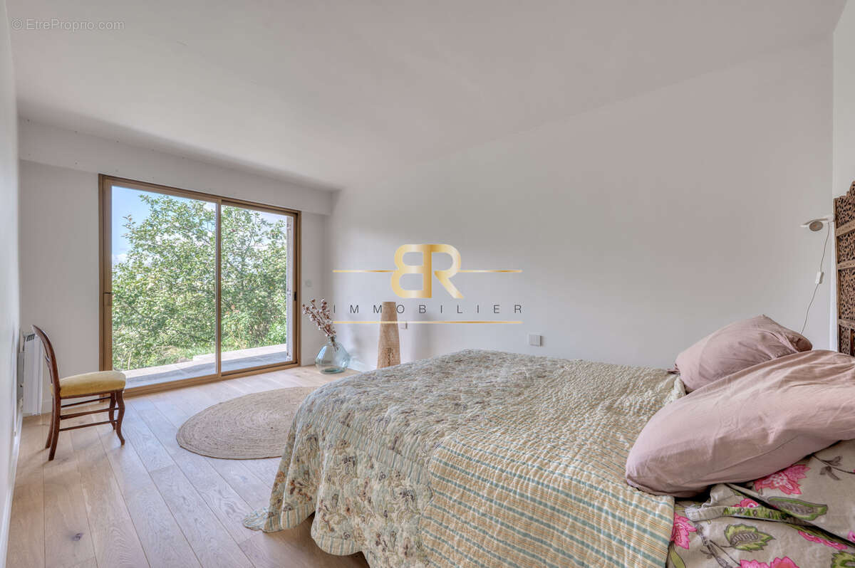 Maison à CHENNEVIERES-SUR-MARNE