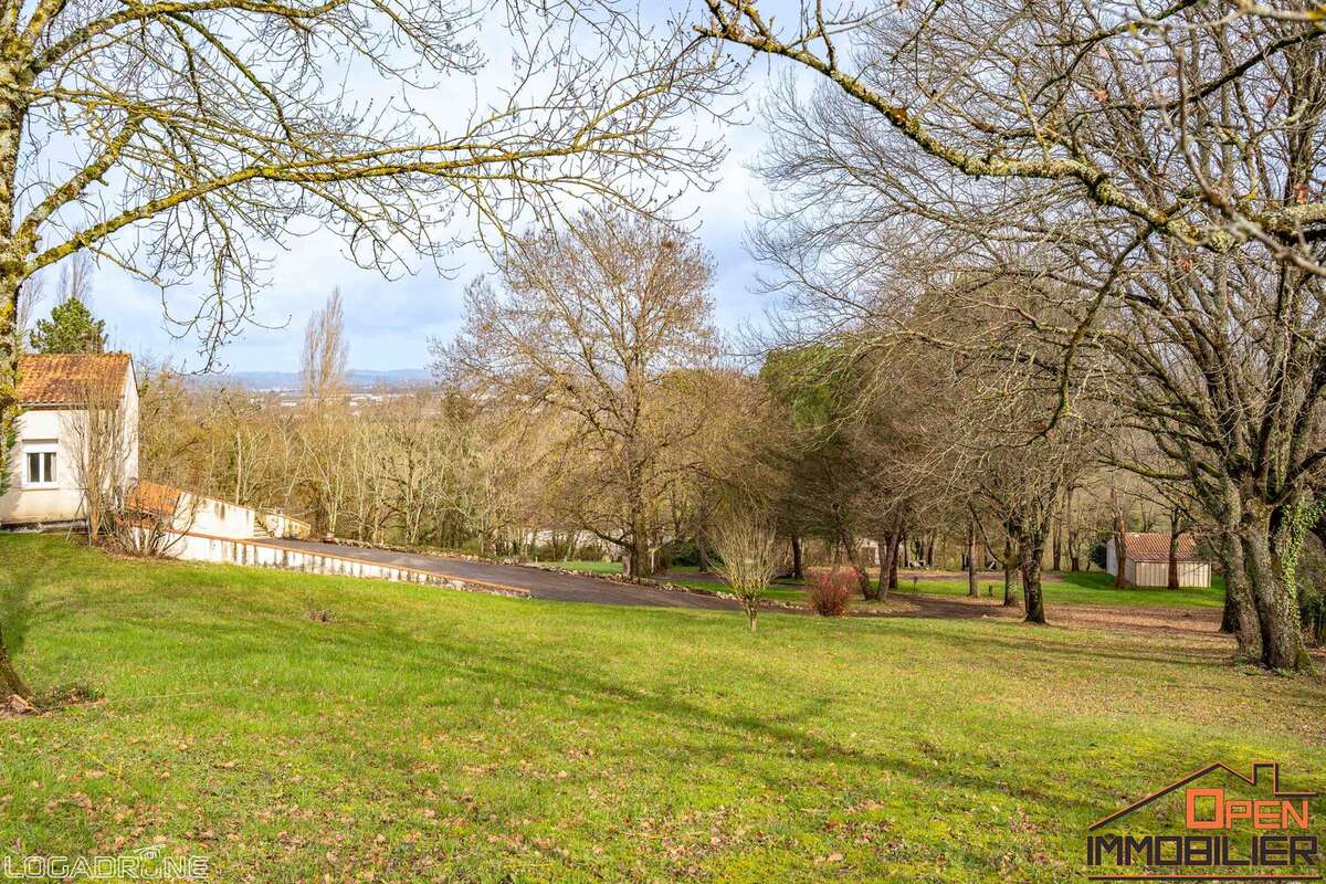Appartement à ALLEZ-ET-CAZENEUVE