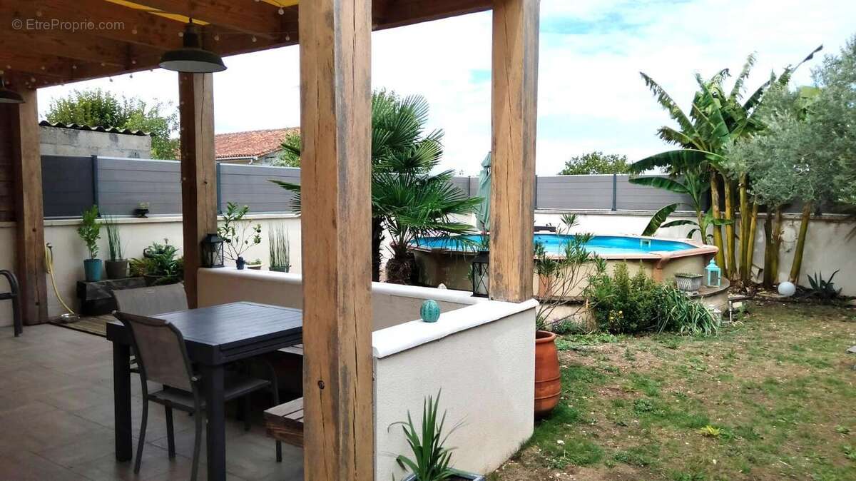 PISCINE - Maison à COULGENS