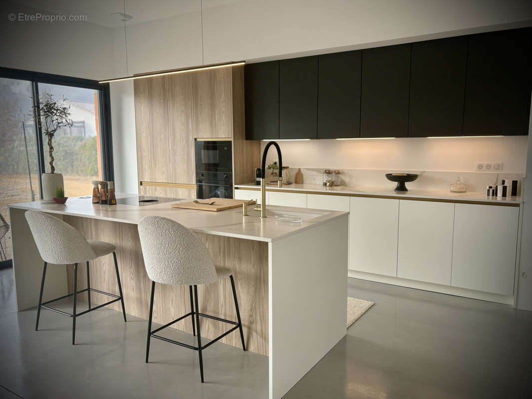 Maison à SUZE-LA-ROUSSE