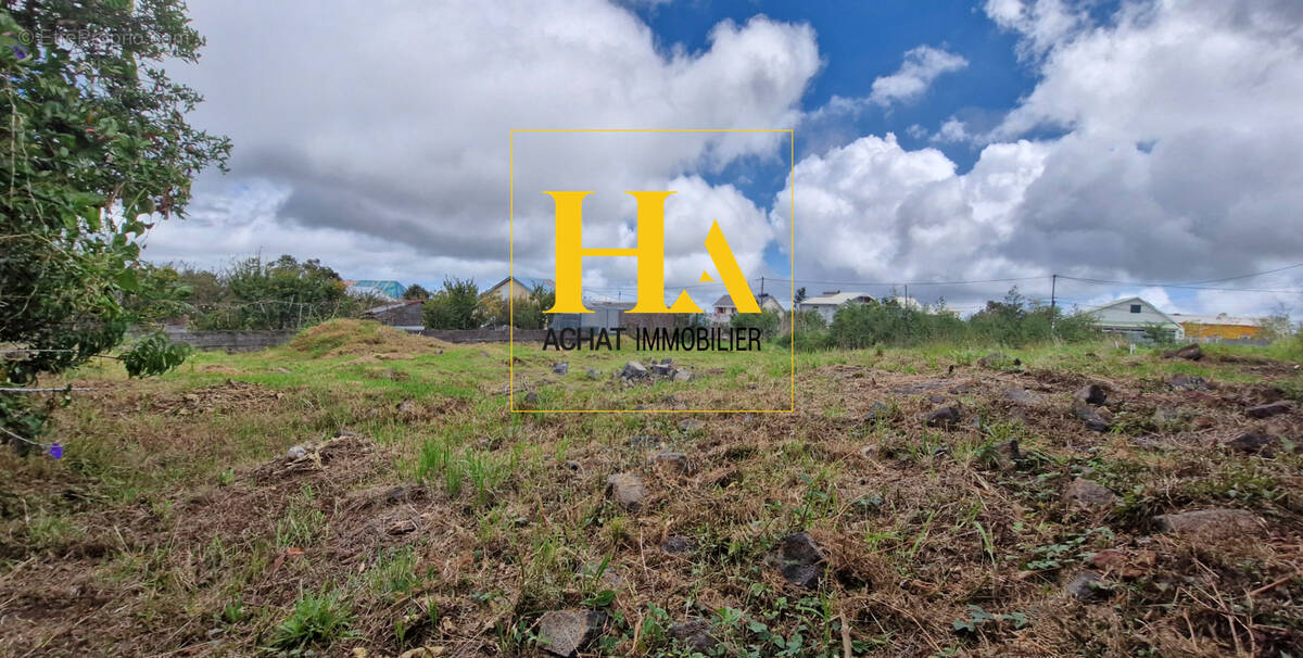 Terrain à SAINT-PIERRE