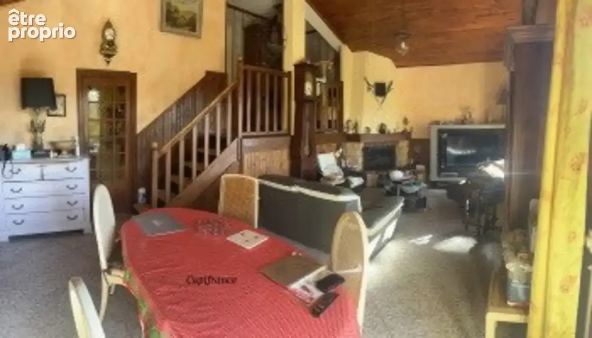 Maison familiale avec grand terrain, piscine – Saint-Martin-la-Plaine - photo 8