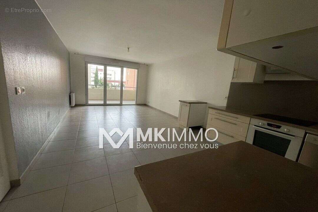 Appartement à SAINT-LAURENT-DU-VAR