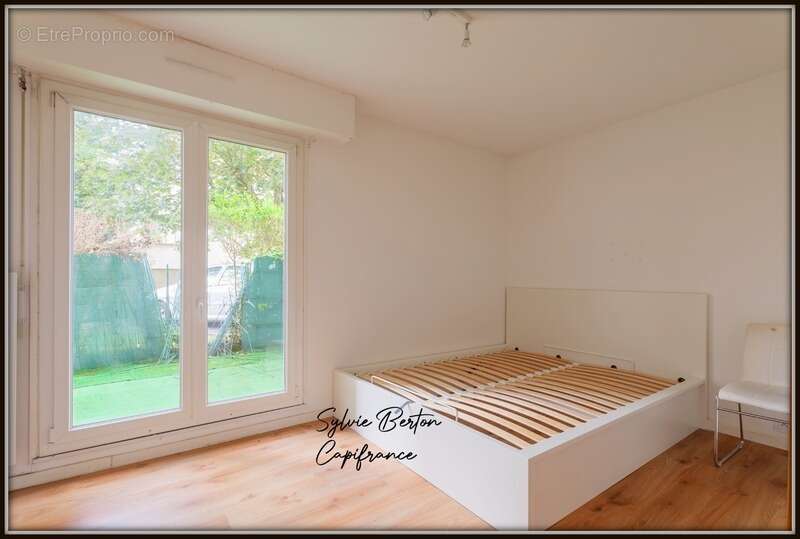 LIVRY GARGAN - Deux pièces en rez de chaussée avec jardin, cave et garage - photo 7