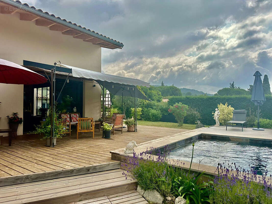 Maison à SAINT-CEZAIRE-SUR-SIAGNE