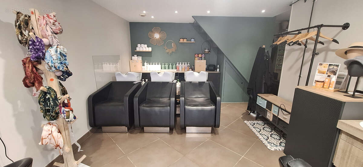 Commerce à THORIGNY-SUR-OREUSE