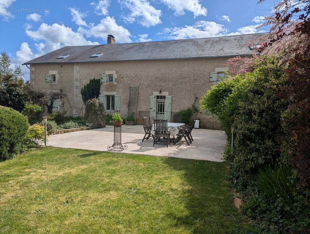 Maison à BRIGUEIL-LE-CHANTRE