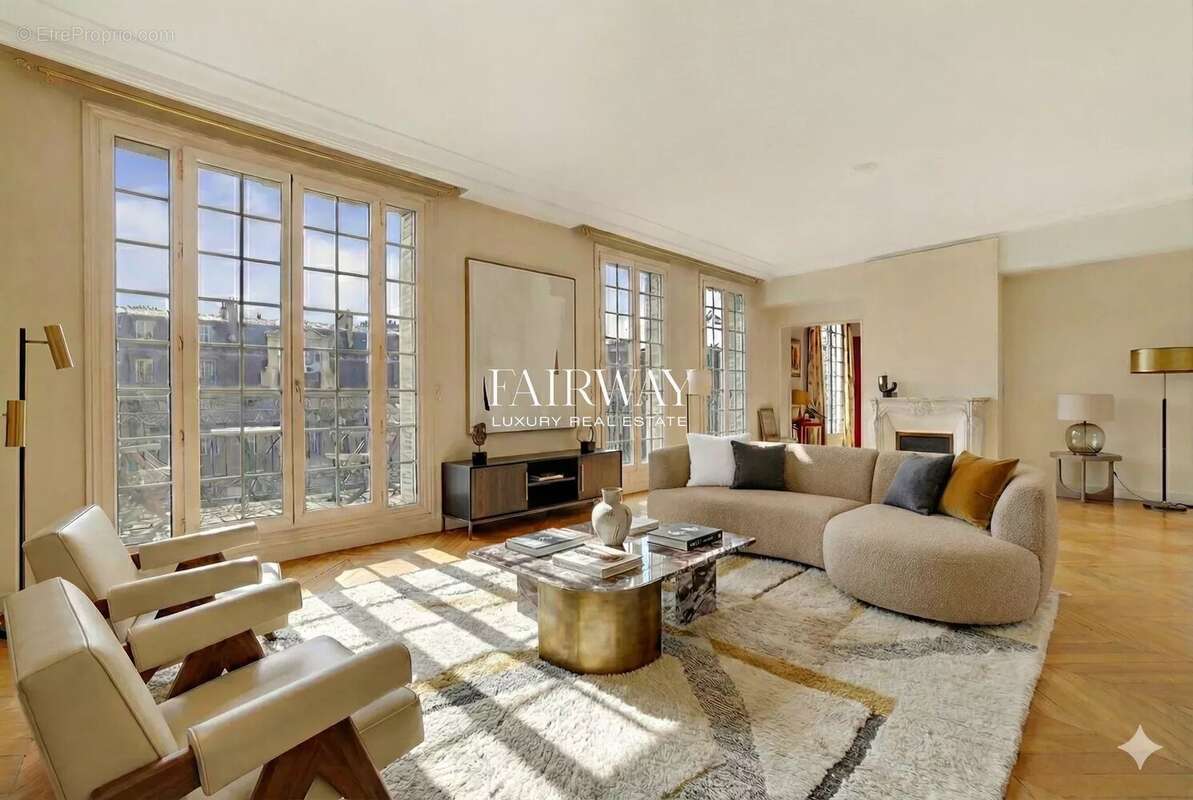 Appartement à PARIS-17E