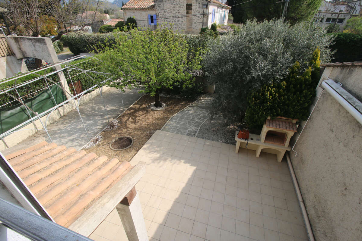 Maison à FONTVIEILLE