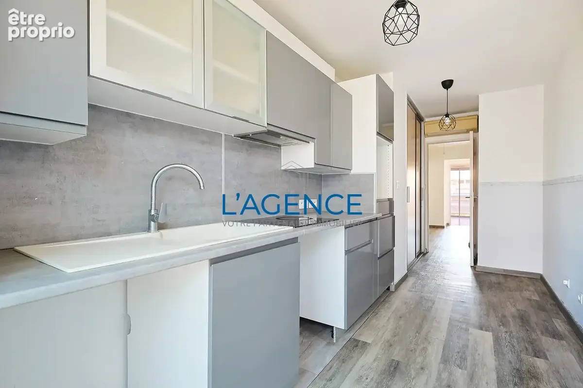Appartement T4 de 91 m2 en étage avec ascenseur et parking privatif en plein coeur du centre ville - photo 4
