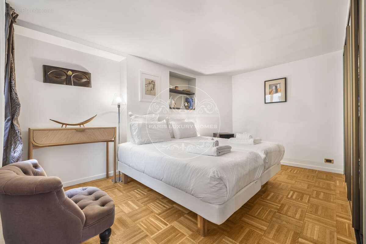 Appartement à PARIS-8E