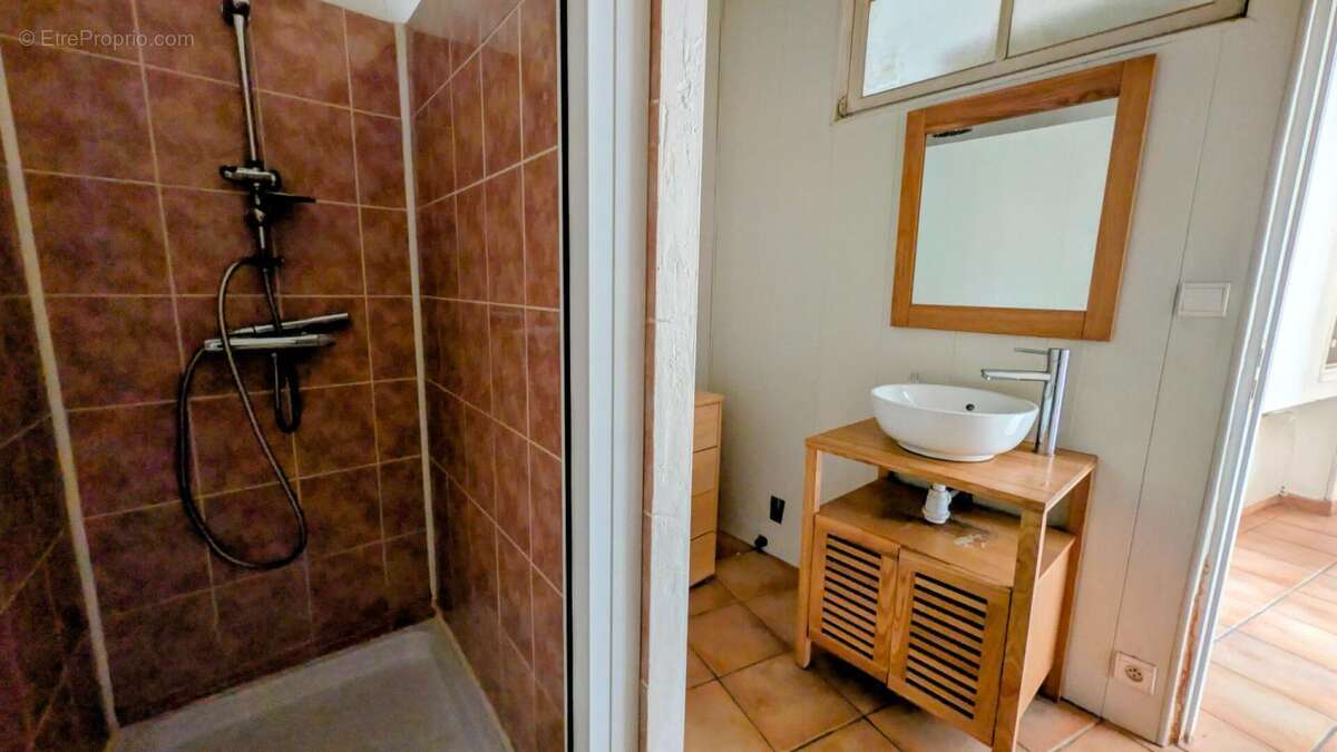 Maison en pierre dans  le bourg  d'Eymet - photo 8
