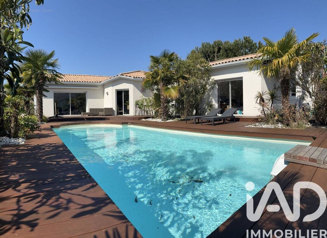 Photo 1 - Maison à LE TAILLAN-MEDOC