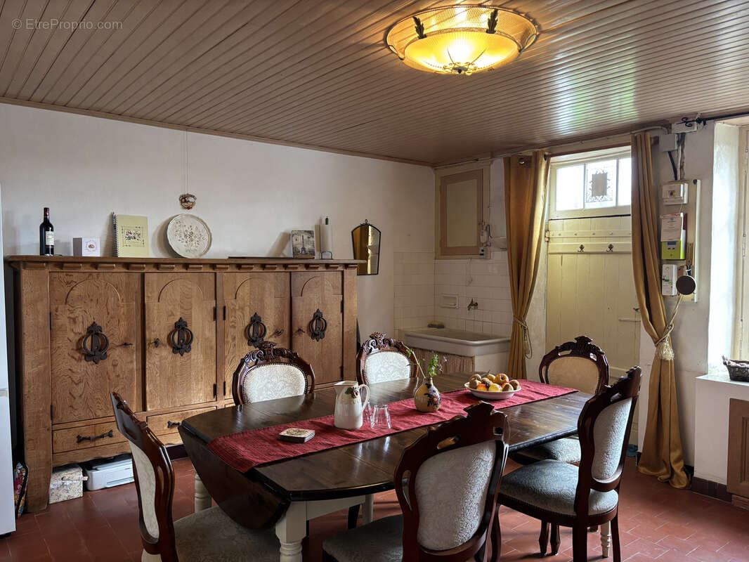 Maison à VICQ-EXEMPLET