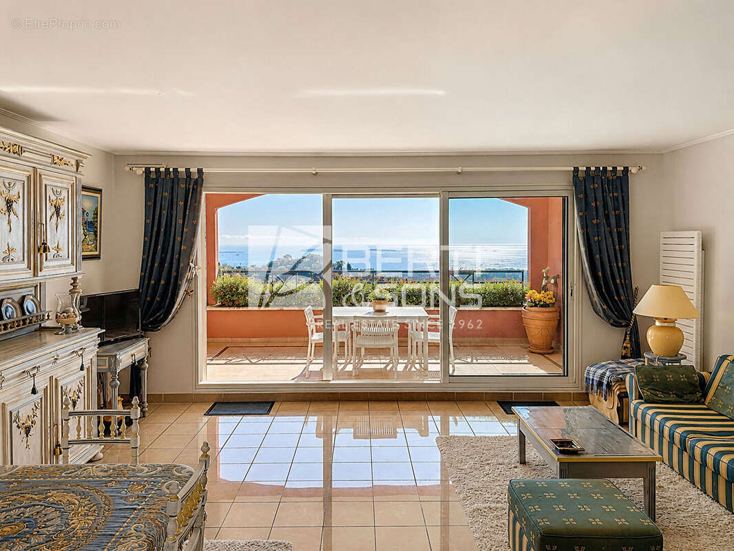 Appartement à MANDELIEU-LA-NAPOULE