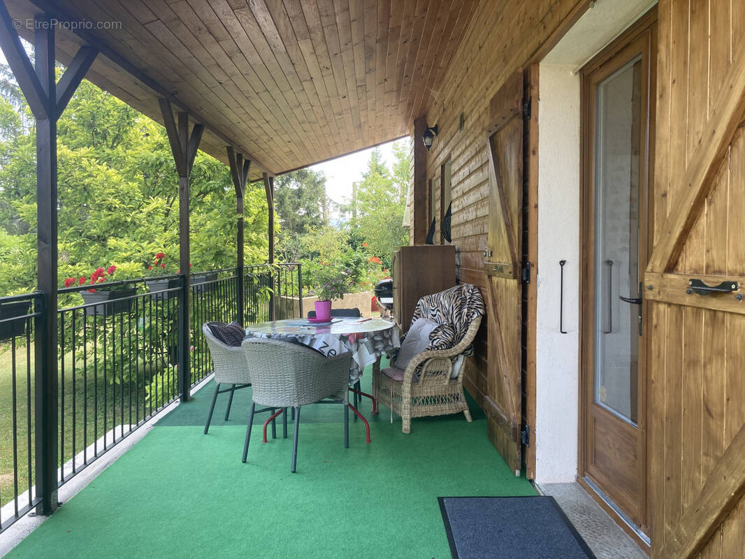 Maison à JUJURIEUX
