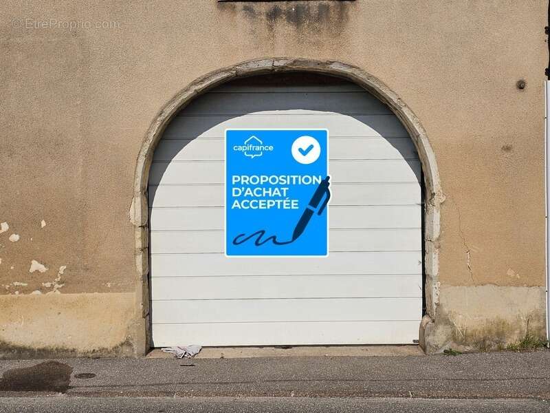 Parking à MOUCHARD