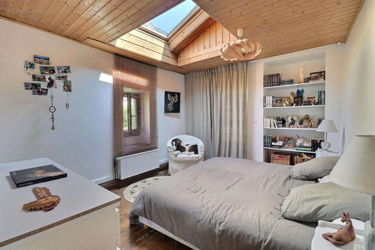 Maison de Ville 7P 210 m² avec jardinet + garage à CROLLES (38920) - photo 9