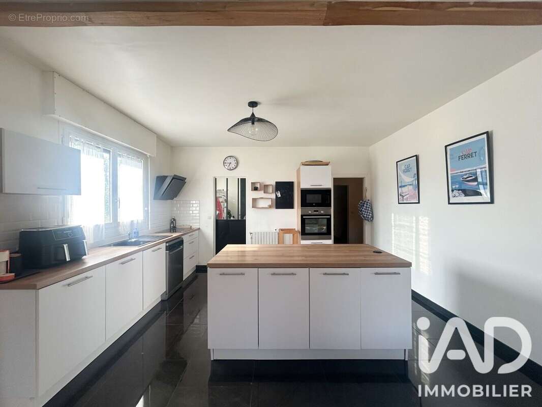 Maison 151 m² à Blanquefort  - photo 2