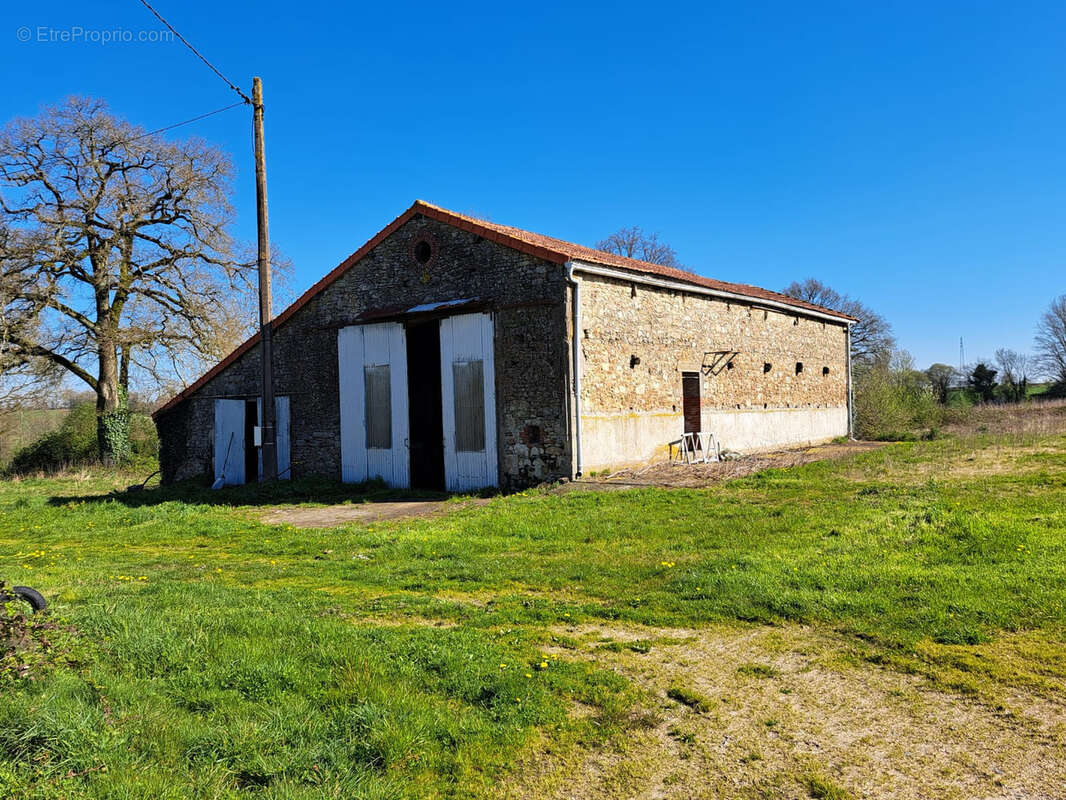 Maison à SAINT-AMAND-SUR-SEVRE