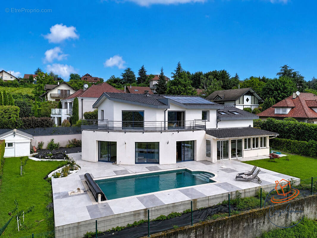 Maison à CHALLEX