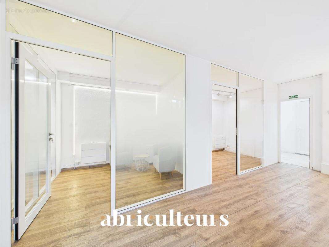 Bureau au rdc de 64m2 en vente à Rezé (44400) - photo 2