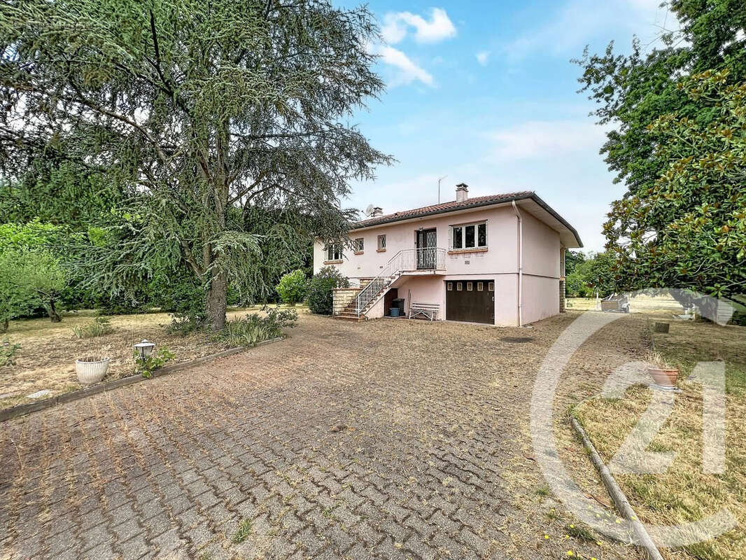 Maison 106 m² à Pavie  - photo 2