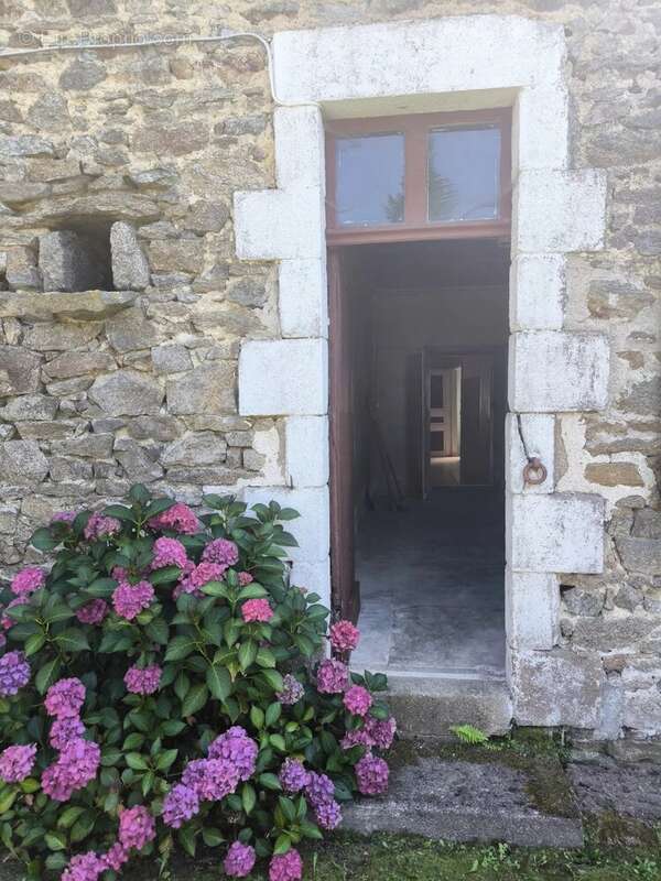 Maison à SAINT-GENCE